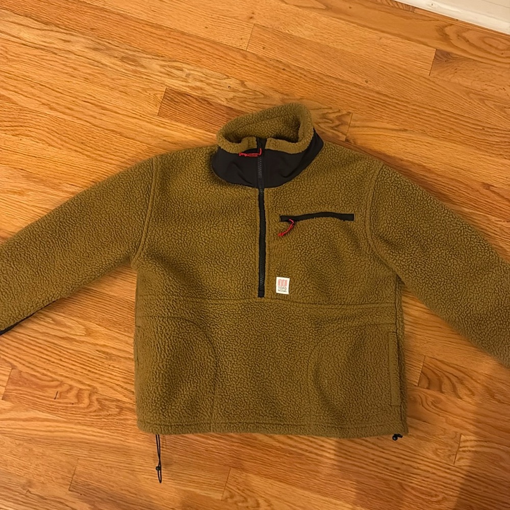 Topo designs half zip fleece size small
